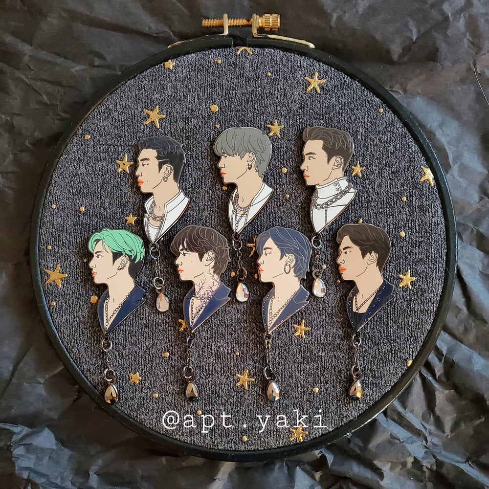 Black Swan x ON Pins