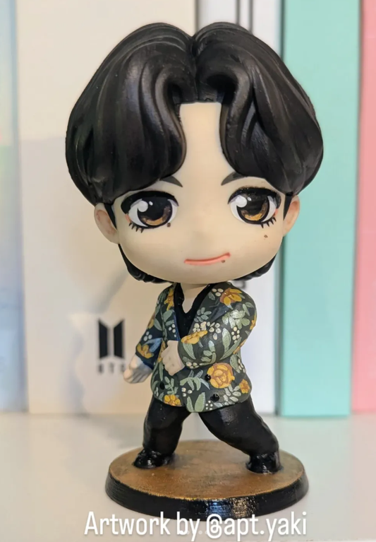 Hand-painted BTS figurines - Award Show Taehyung